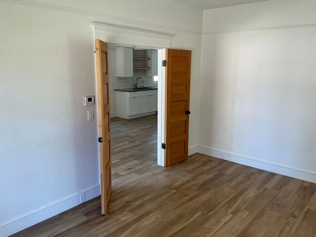 Building Photo - Beautiful 4 Bedroom 2 Bath Home in Old Tow...