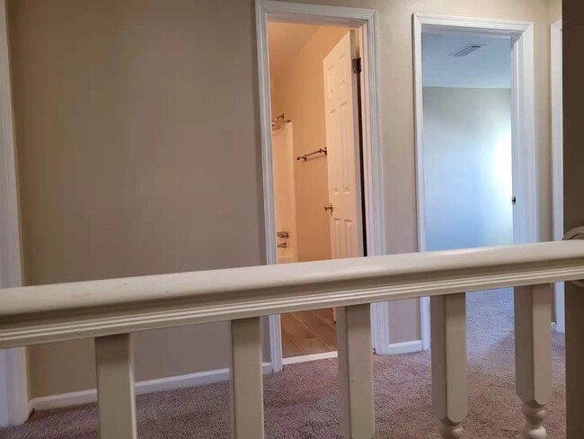 Building Photo - 305 Seeman Ct