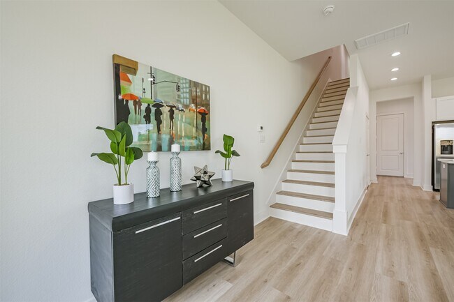 Building Photo - 5630 Balbo St