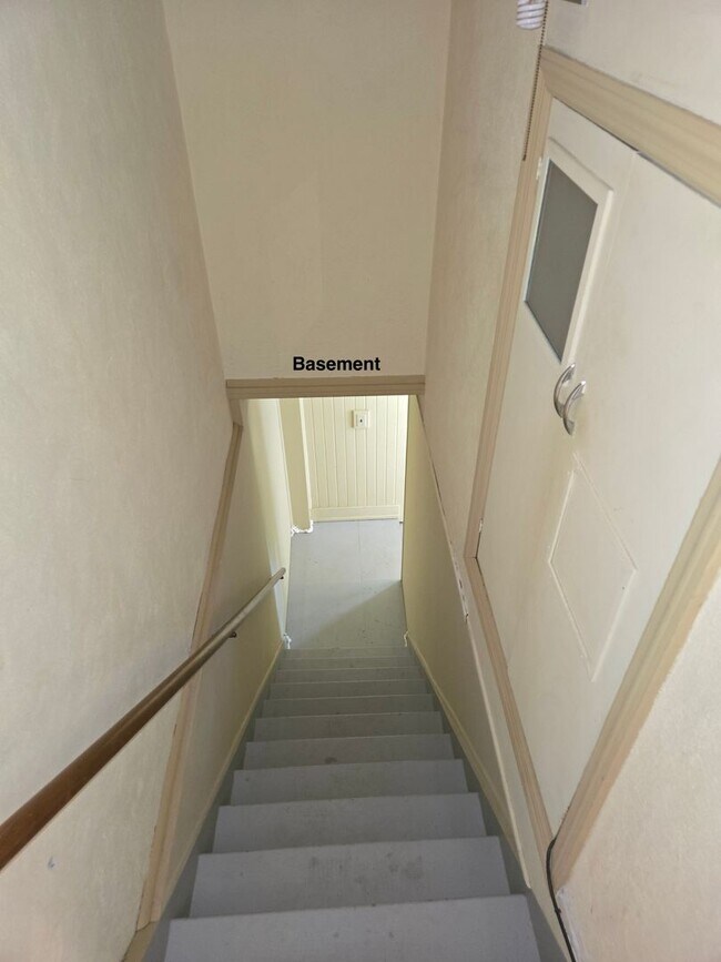 Building Photo - Amazing views overlooking the Raritan River! Commuter delight! Single family home with 2-bedroom,...