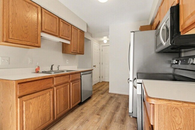 Building Photo - 125 Commons Cir