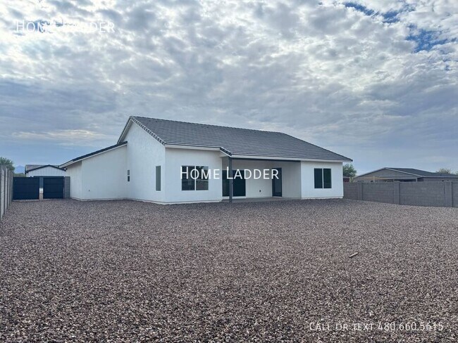 Building Photo - 926 N 97th Way