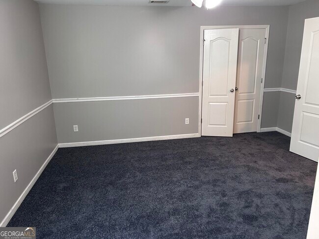 Building Photo - 4901 Planters Walk