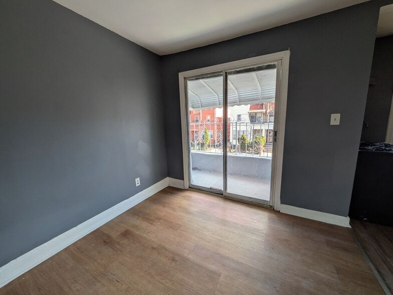 Building Photo - 205-11 110th Ave