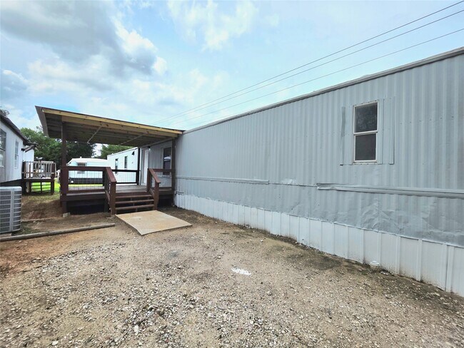Building Photo - 310 Paddock St