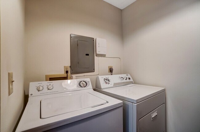Building Photo - 3540 Willow Run Dr