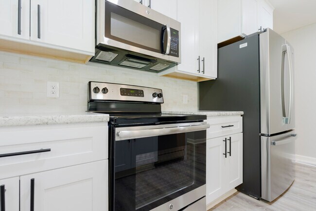 Building Photo - 2502 Sharondale Dr