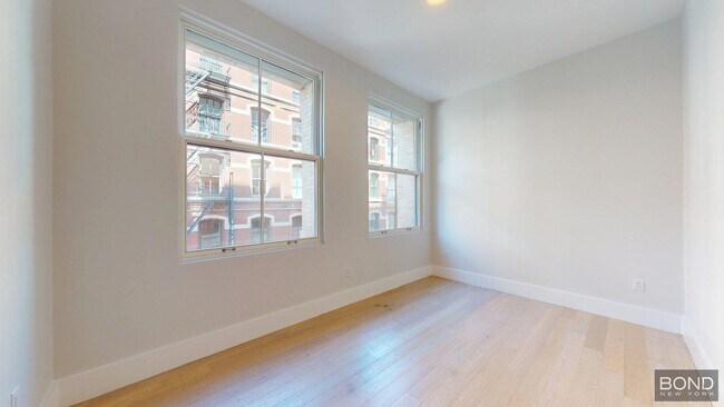 Building Photo - 452 Broome St