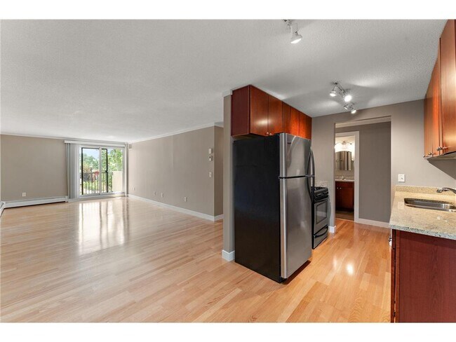 Building Photo - 2800 W 44th St