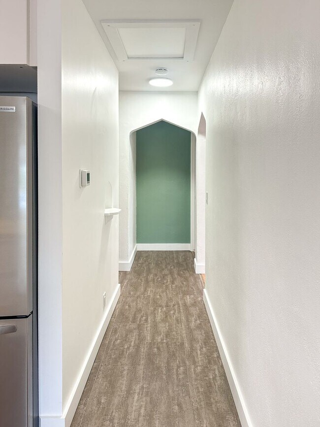 Building Photo - Beautifully Remodeled Duplex in Downtown L...