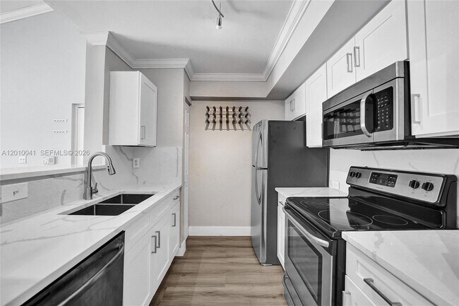 Building Photo - 631 SW 111th Ln