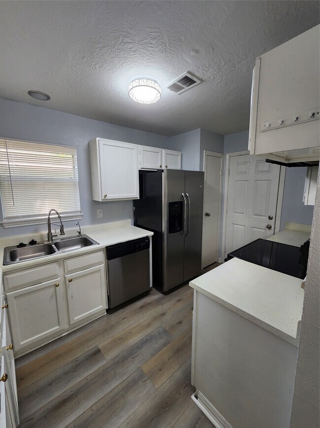 Building Photo - 5003 Maurita Dr