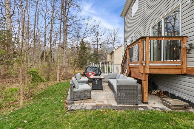 Building Photo - 102 Monroe St