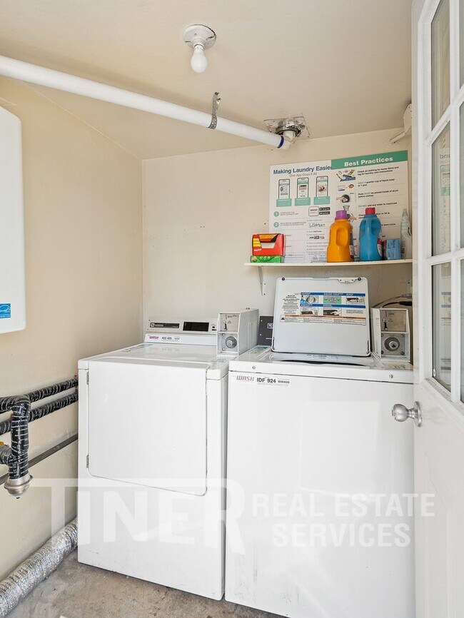 Building Photo - 243 Breuner Dr