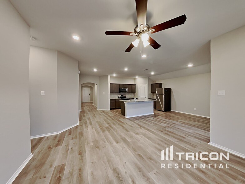 Building Photo - 2706 Darner Ct