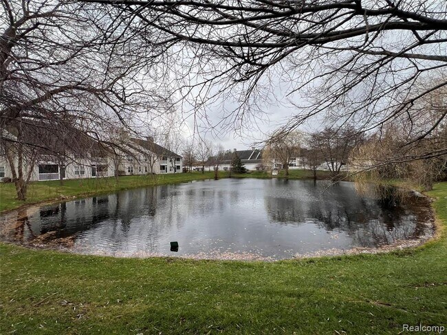 Building Photo - 2664 S Knightsbridge Cir