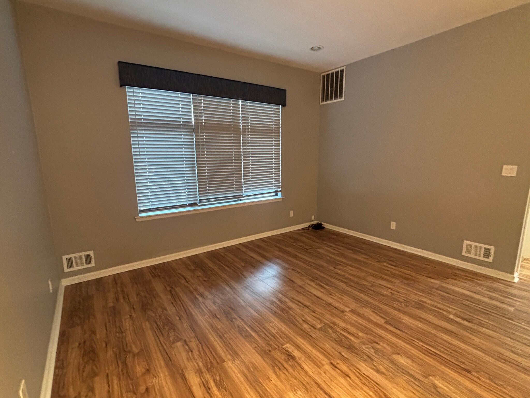 Building Photo - 224 Sandcastle