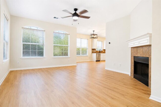 Building Photo - 4205 Bent Wood Ct