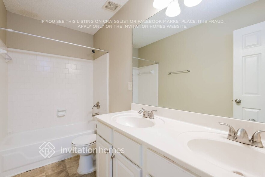 Building Photo - 130 Lyndhurst Ct
