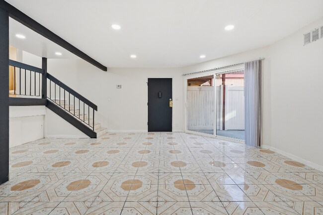 Building Photo - 7924 Woodman Ave