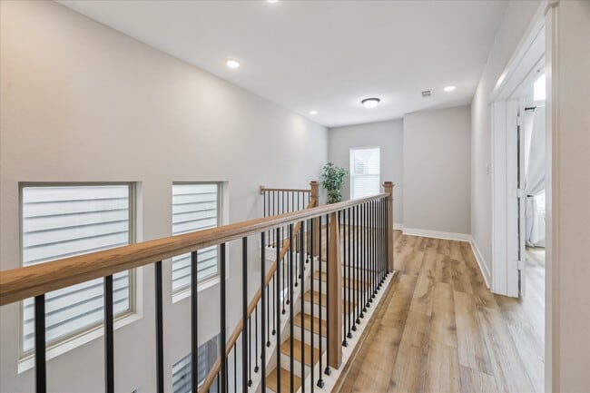 Building Photo - 10942 Brambling Wood Dr