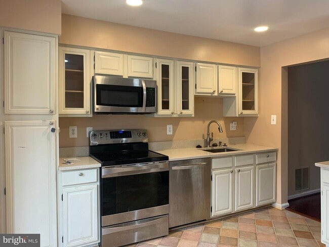 Primary Photo - 3027 Mozart Dr