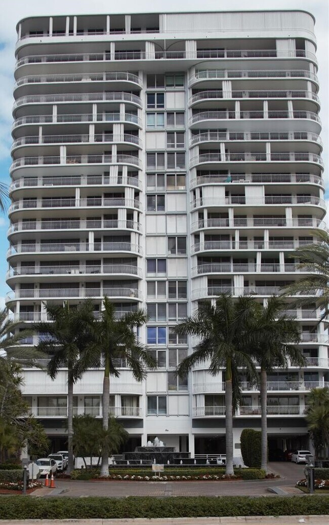 Building Photo - 10155 Collins Ave
