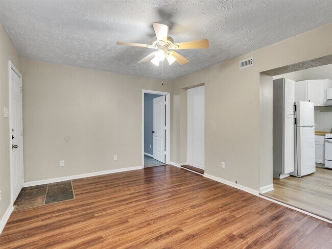 Building Photo - 414 N Avenue C