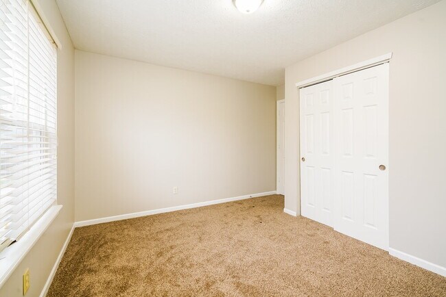 Building Photo - 2815 Sunnyfield Ct