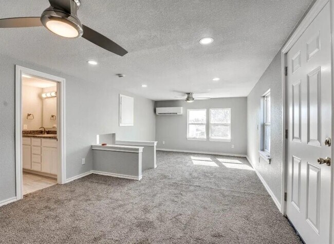 Building Photo - 228 W Fairchild Dr