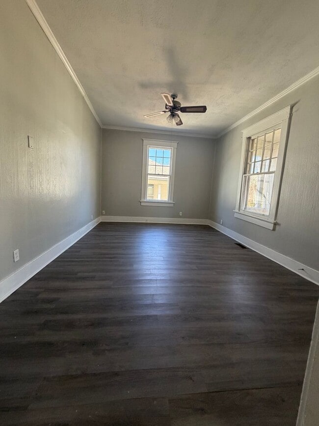 Building Photo - Deposit Special!