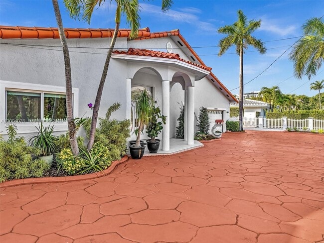 Building Photo - 12904 Banyan Rd