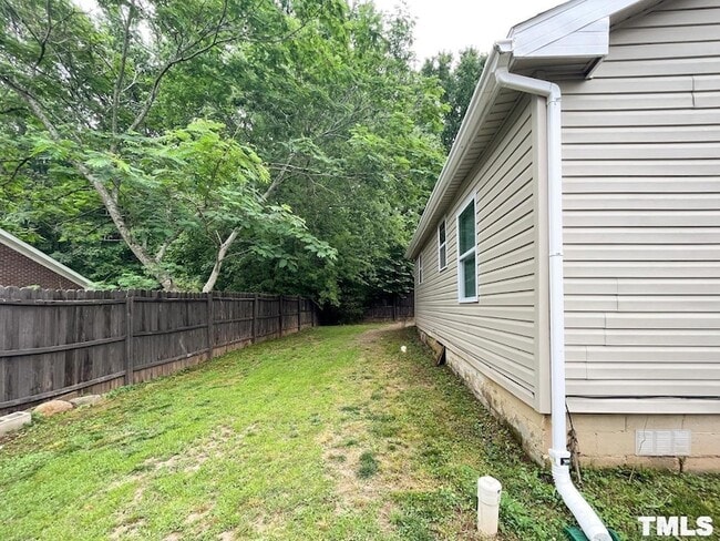 Building Photo - 316 W Chestnut Ave