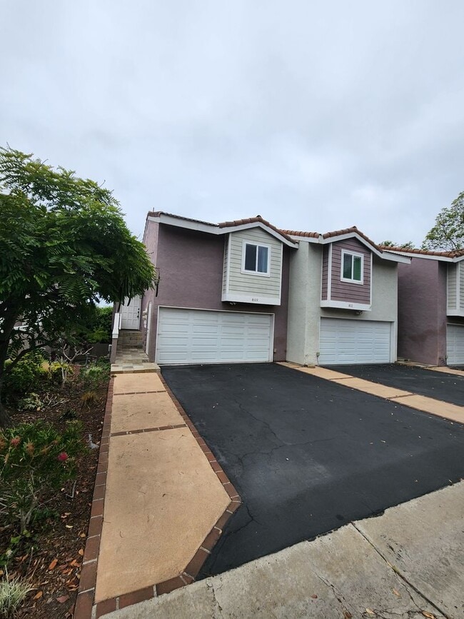 Building Photo - *** MOVE IN SPECIAL, $500 OFF FIRST MONTH'...