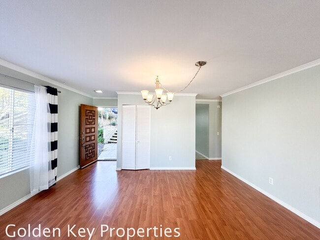 Building Photo - Welcome to this charming 2-bedroom, 2-bathroom downstairs end unit in Alta Mira in Carlsbad!!