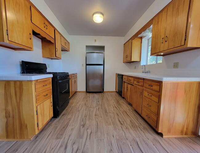 Building Photo - 330 Sky Vista Way