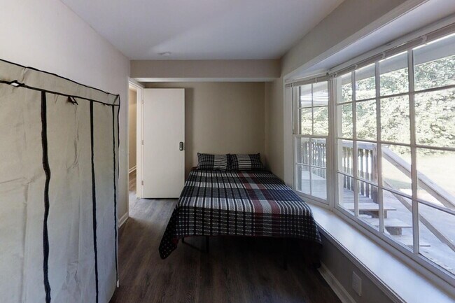 Building Photo - Hickory Hills Estates Home, a 8 minute walk to transit stop N Hairston Rd & 452
