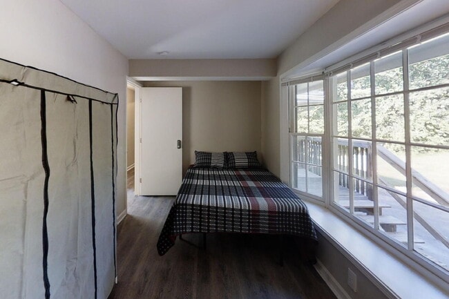 Building Photo - North Hairston | Hickory Hills Estates Home just an 8-minute walk to the transit stop at N Hairst...