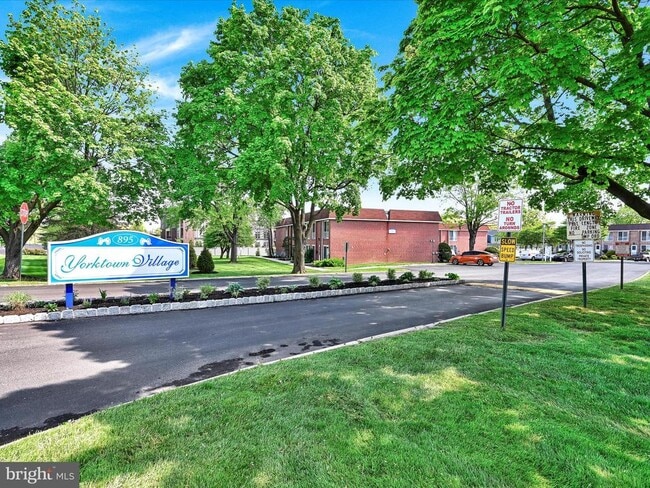 Building Photo - 212 Saratoga Ct