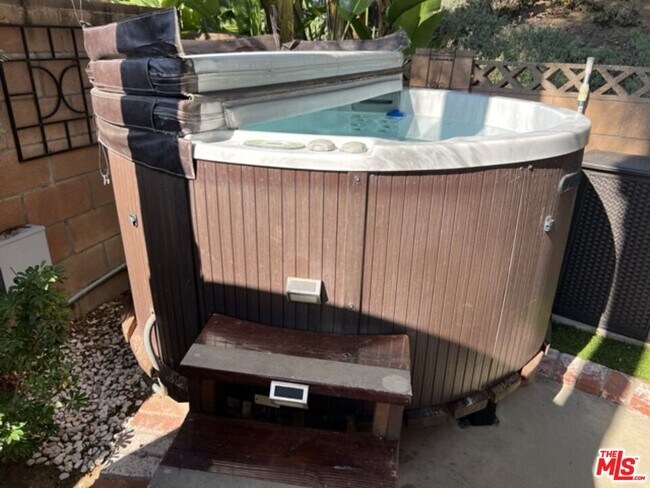 Building Photo - 729 Kenmore Cir