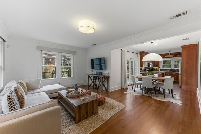 Building Photo - 1601 Alta Vista Ave