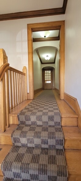 Entry - 2021 E Park Pl