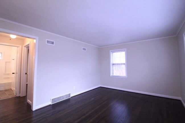 Building Photo - February FREE On This Updated 1 Bedroom 1 Bath Duplex in Olathe Kansas