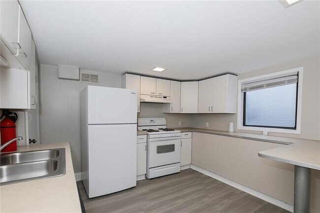 Building Photo - 916 Greenwood Ave NE