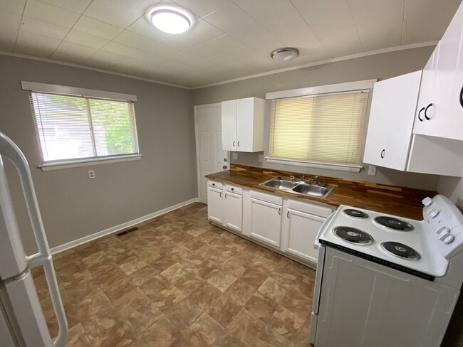 Building Photo - Updated 2 bed duplex in Brainerd