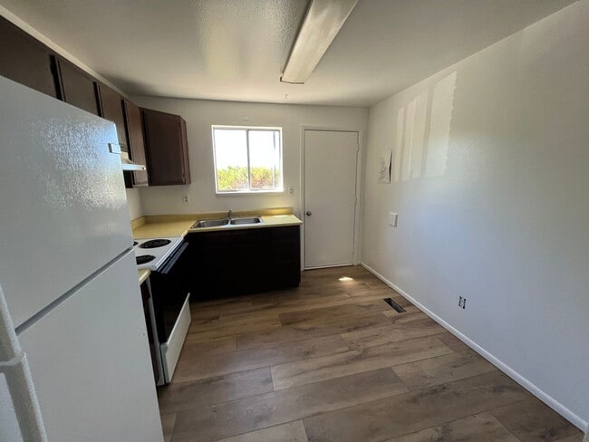 Building Photo - Great 2 Bedroom 1 Bathroom Apartment in Pr...