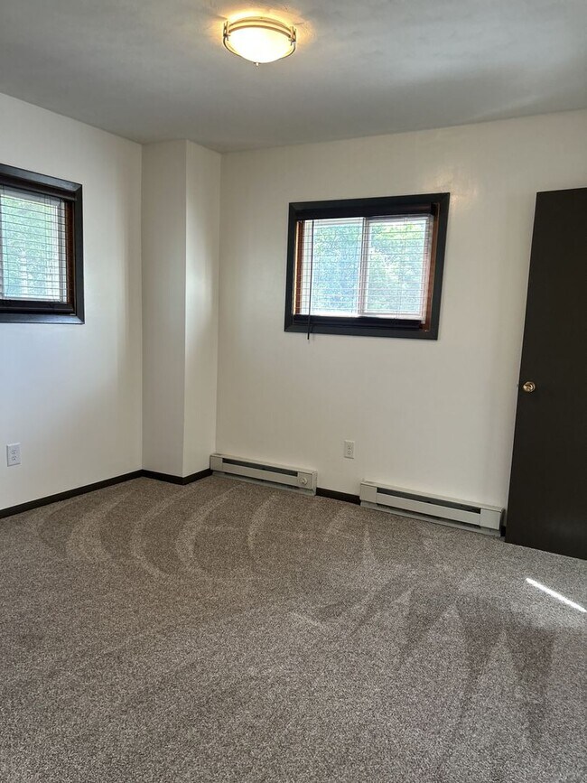 Building Photo - MMA Properties 920