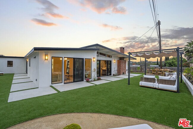 Building Photo - 4600 Don Quixote Dr