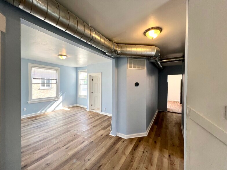 Building Photo - 1633 McDaniel Ave