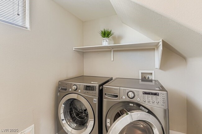 Building Photo - 9519 W Wooded Heights Ave